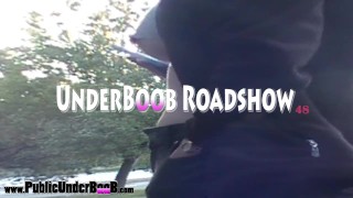 Under Boob Road Show Grote Tieten MILF met Nip Slip op een koele herfstdag