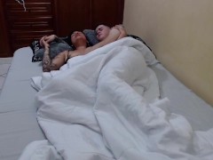 stepsister gets into my bed and starts touching me, she provokes me and I fuck her in my room