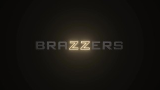 Двойной член тренирует свою киску.Элиза Ибарра / Brazzers