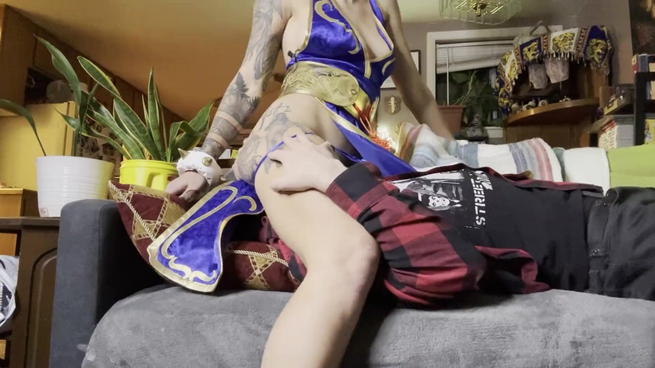 Chun Li Gets Teaches Bathroom Pervert a Lesson! PREVIEW (Voyeur Cam, Face  farting)