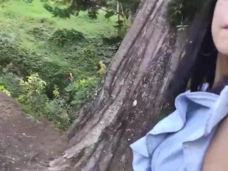 Desconocido me invita a fumar en el parque ARVI y termino follandome entre la naturaleza de Medellin