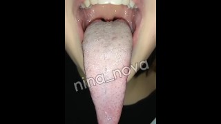 Sputo di saliva bava della lingua lunga