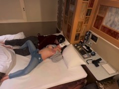 着衣SEX!ジーンズ姿に大興奮！顔に大量ぶっかけ