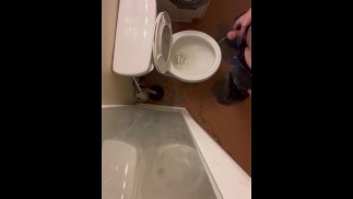 Sky Stall View Писающий