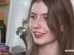 Ersties - Vanessa verwöhnt ihre zarte Muschi mit viel Feingefühl