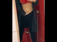 منشی شرکت تو دستشویی مخفیانه خودارضایی میکرد، مچش رو گرفتم گفتم باید باهم سکس کنیم - Screenshot 1 of 16 - ایرانی