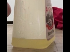 Refilling ice tea jug with new hollow sound