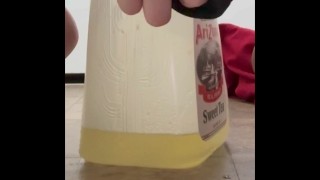 Refilling ice tea jug with new hollow sound