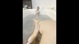 BBW継母熟女長い脚と足フェチでザ浴槽私のハメ撮り