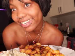 POV Naked Girlfriend cooks and cleans for you: