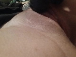 Вибратор мастурбирует до оргазма