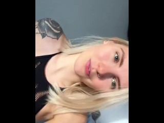 Loira Sexy Manda Um Vídeo Para Fazer Você Se Sentir Vivo
