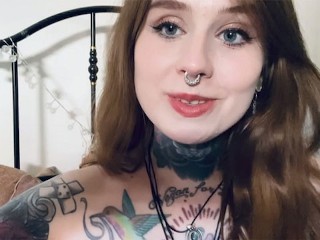 German Tattoo Babe is too Horny and Fucks through her Thight!!