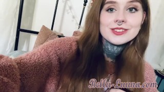 German tattoo babe is too horny and fucks through her thight!!