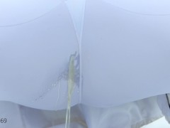 Exhibitionist Babe Peeing through leggings in snow - Screenshot 11 of 16 - Outdoor
