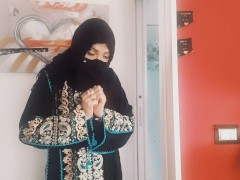 the gorgeous Arab girl makes you enjoy - Screenshot 1 of 16 - Amateur