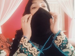 the gorgeous Arab girl makes you enjoy - Screenshot 5 of 16 - Amateur Blowjob