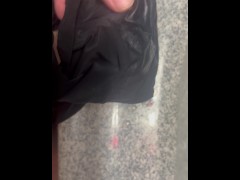 Mucha lechita en calzonsito negro de ilo
