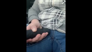 Volledig gekleed bbw openbaar vibrator orgasme in auto