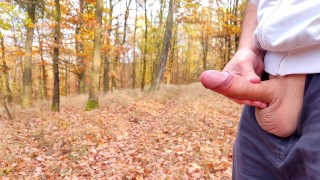 Twee enorme cumshots in het bos, wat een enorme spermastroom