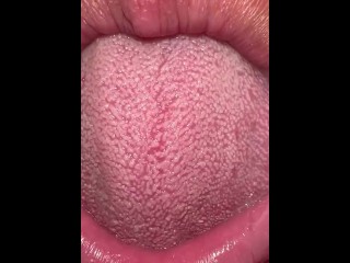 私の舌を見てください