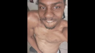 Черный гей дрочит