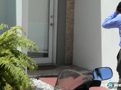 Velvet Skye: Newcomer Velvet gets fresh, young meat. - Screenshot 3 of 16 - Milf