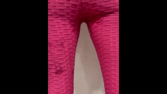 Standing backwards pee in my tights in shower