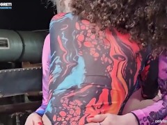 THREESOME CON TOUSSIK, GLI SUCCHIAMO IL CAZZO INSIEME E LEI MI SQUIRTA ADDOSSO