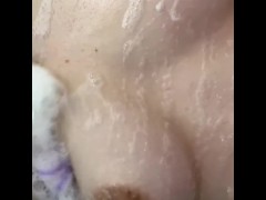 I record my beautiful body in the bathtub