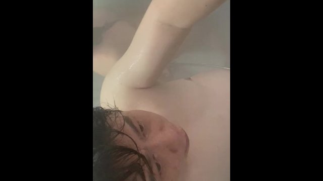 香港夫妻自拍互相洗白白豬過程