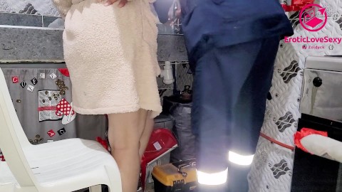 The plumber fixes my pussy leak🔥سكس السباك💧اصلح الحنفية و كمان اصلح كسي لكان يقطر💧صوت واضح