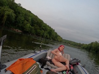 Creampied me Op De Lake in Onze Boot