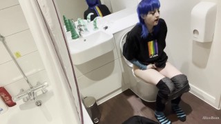 Nasty schoolgirl farting on toilet VOYEUR
