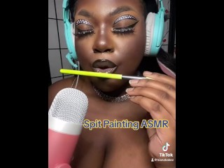 Cuspir Pintando Lábios ASMR Em Escova De Maquiagem