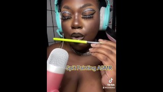 Spuug schilderen ASMR lippen op make-up borstel