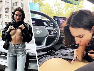 Szybcy i Wściekli: Seks Obciąganie Samochodu Podczas Jazdy w Miejscach Publicznych