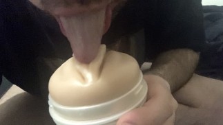 Je fais un cunni a sa grosse chatte pour la faire mouiller je baise sa chatte elle veut un creampie