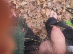 Pissing outside au naturelle