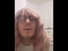 Pathetic Sissy Humps Humiliating Objects - Screenshot 15 of 16 - Toilet Roll