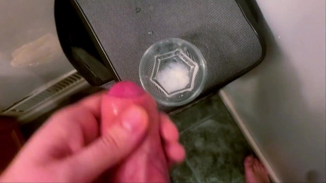 Cumming an Ounce Into a Whiskey Glass