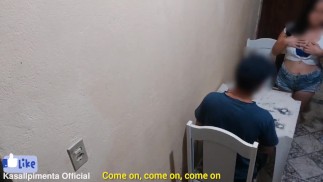 sesso inaspettato in un bar pubblico