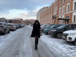 Согласилась погулять со спермой незнакомца на лице в общественном месте - Cumwalk screenshot number 0