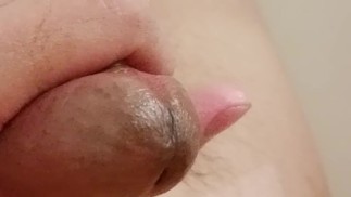 用椰子油自慰和射精观看女孩自慰