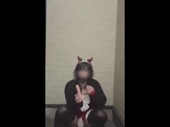 サンタコスで野外ディルドオナニーする男の娘 - Screenshot 3 of 16 - Anal Dildo