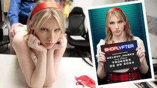 Melody Marks ist ein ziemlich unschuldiges Mädchen, das es einfach nur gut machen und durch Ladendiebstahl im Leben weit kommen will