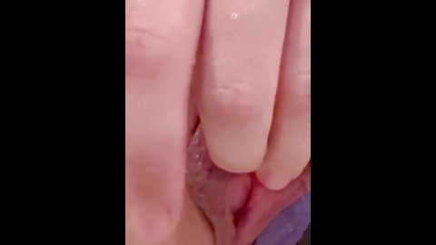 [Personal shooting] Cloudy love juice from shaved pussy ♡ The sheets are soaked with squirt