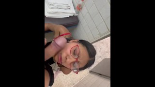 Tragando verga una vez más me la chupa cada vez más rico