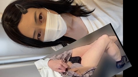 Japanischer Crossdresser masturbiert nach einem Spaziergang im Freien im Schatten