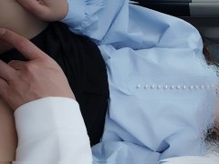 女性用　車の中でムラムラしてたら彼が手マンでイかせてくれた♡ - Screenshot 3 of 16 - Fingering In Car